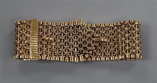 A late 1980s 9ct gold chain link bracelet, overall 18cm.